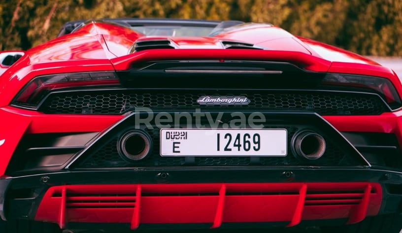 Lamborghini Evo Spyder (rojo), 2020 para alquiler en Dub&aacute;i