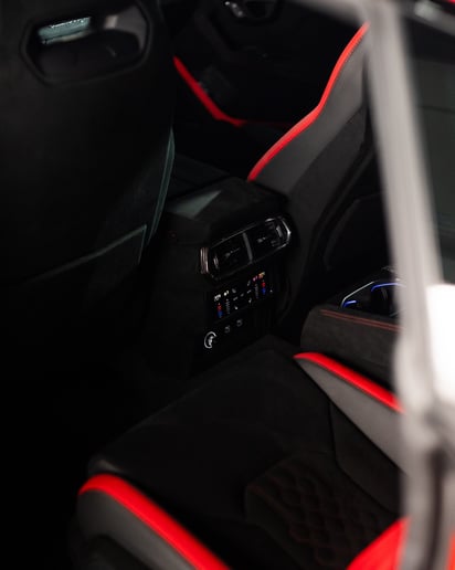Lamborghini Urus (Rood), 2023 te huur in Dubai