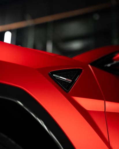 Lamborghini Urus (Rood), 2023 te huur in Dubai