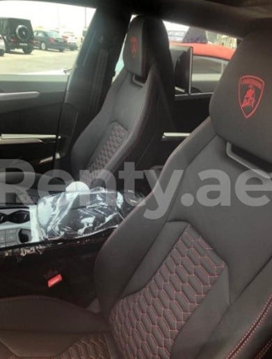Lamborghini Urus (Rot), 2019  zur Miete in Abu Dhabi