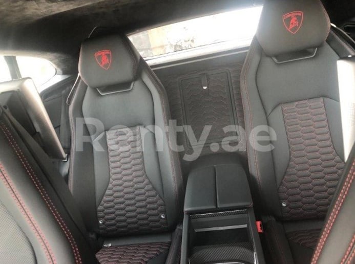 Lamborghini Urus (Rot), 2019  zur Miete in Abu Dhabi