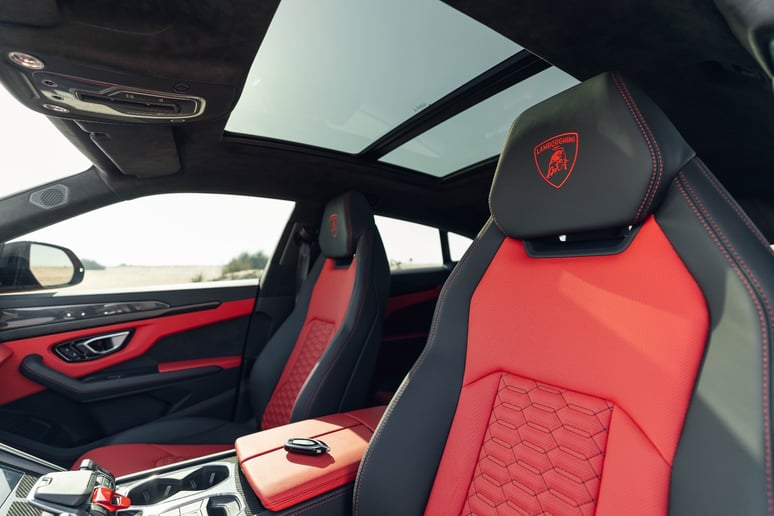 Lamborghini Urus (rojo), 2022 - cada hora alquiler por horas en Dubai 2