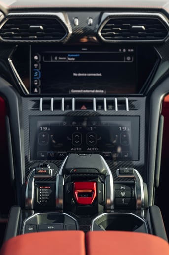 Lamborghini Urus (rojo), 2022 - cada hora alquiler por horas en Dubai 4