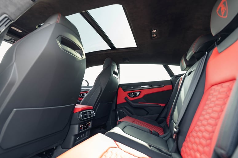 Lamborghini Urus (rojo), 2022 - cada hora alquiler por horas en Dubai 6