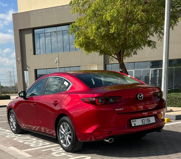 Şarika'de kiralık Mazda 3 (Kırmızı), 2024