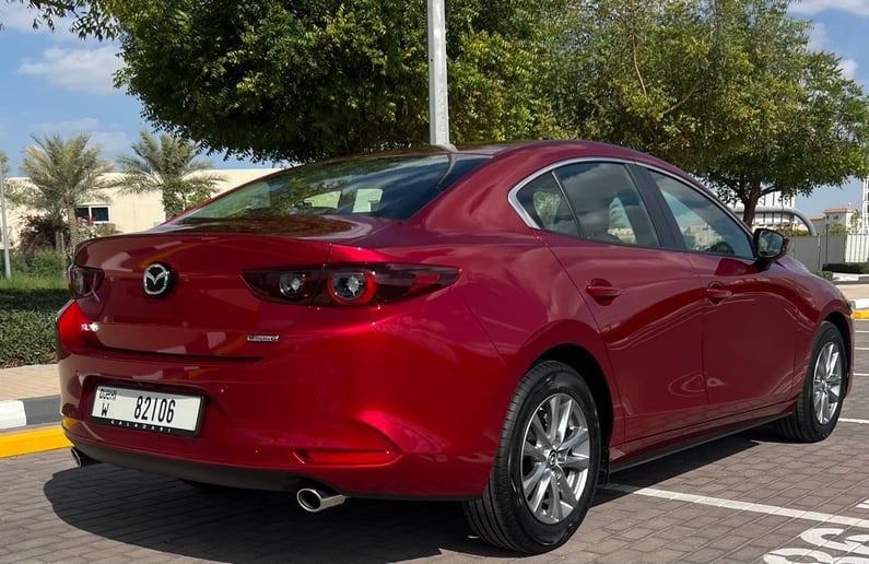 Şarika'de kiralık Mazda 3 (Kırmızı), 2024