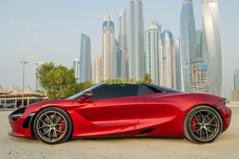 McLaren 720 S Spyder (Rouge), 2020 &agrave; louer &agrave; Duba&iuml;