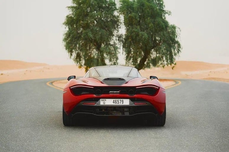 McLaren 720 S (Rouge), 2020 &agrave; louer &agrave; Duba&iuml;