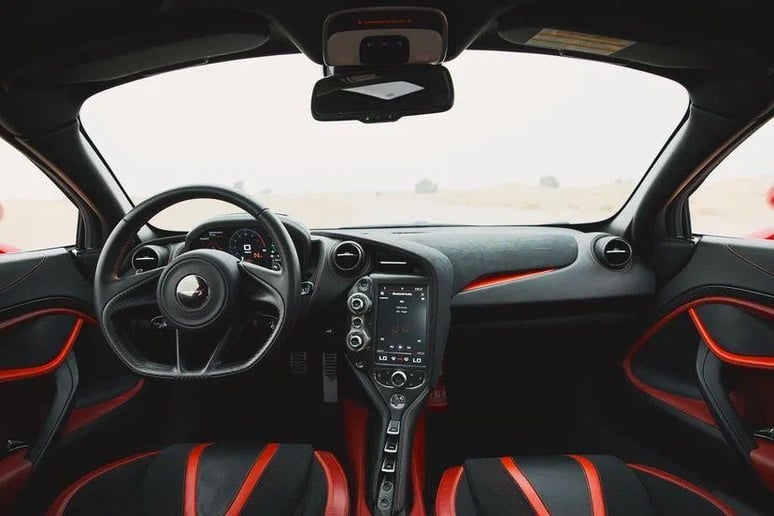 McLaren 720 S (Rouge), 2020 &agrave; louer &agrave; Duba&iuml;