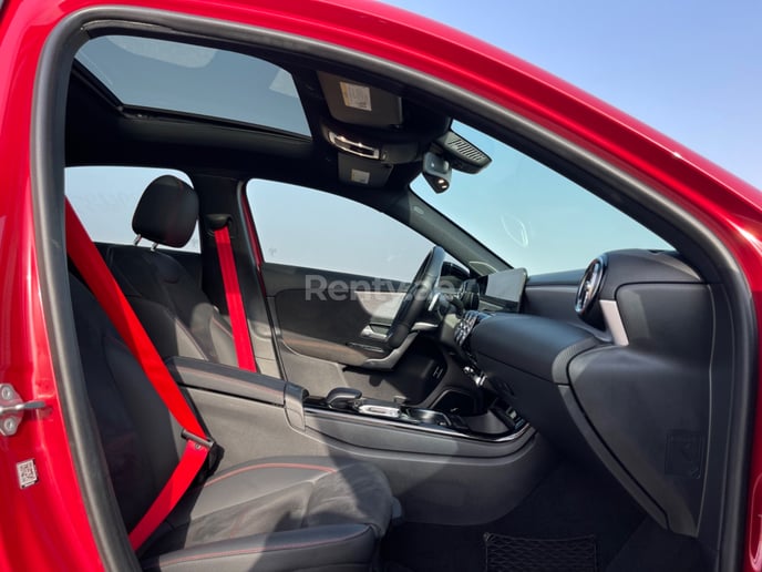 Mercedes A Klasse AMG (Rood), 2020 te huur in Dubai