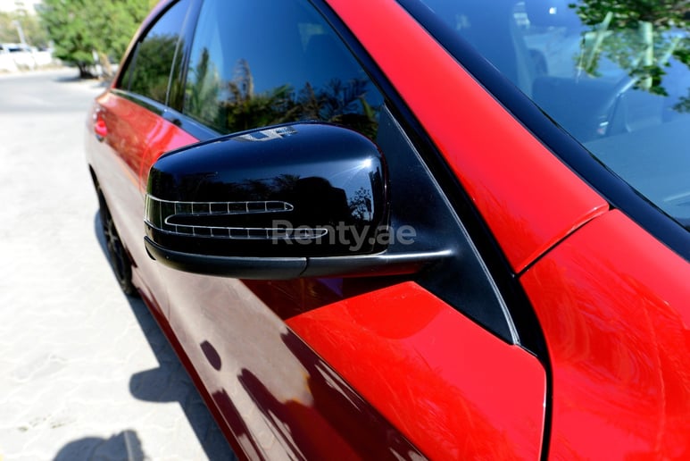 Mercedes CLA 250 (Rot), 2018  zur Miete in Dubai