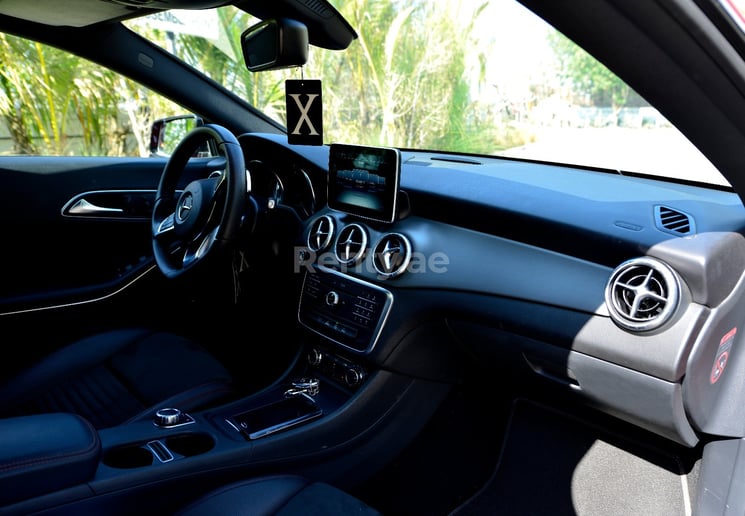 Mercedes CLA 250 (Rot), 2018  zur Miete in Dubai