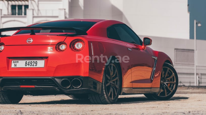 Dubai'de kiralık Nissan GTR (Kırmızı), 2016