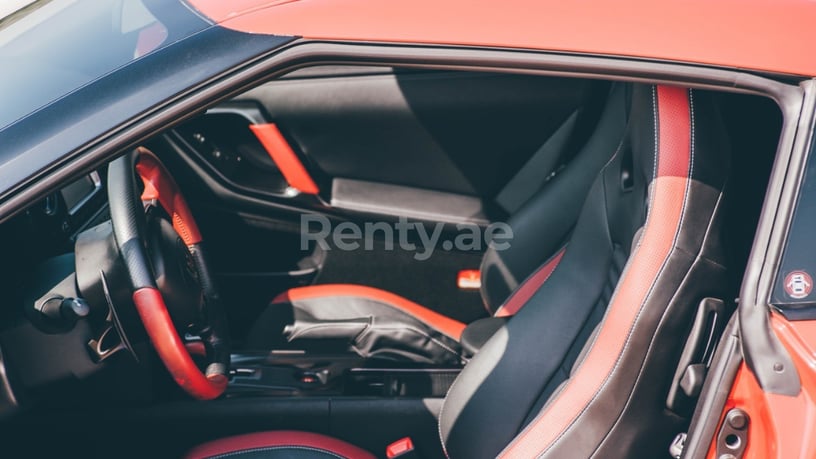 Dubai'de kiralık Nissan GTR (Kırmızı), 2016