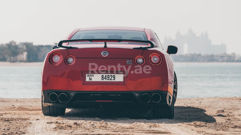 Dubai'de kiralık Nissan GTR (Kırmızı), 2016