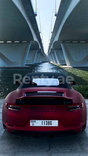 Porsche 911 Carrera GTS cabrio (Красный), 2019 для аренды в Дубай 1
