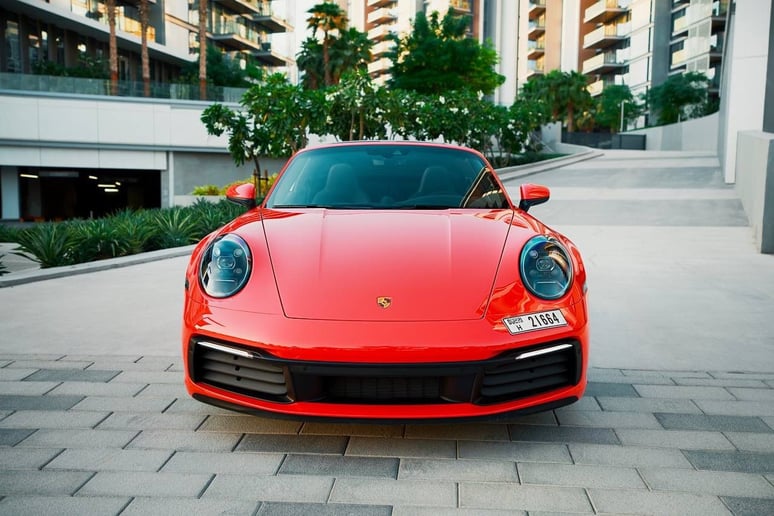 إيجار بورش 911 تارجا 4 (أحمر), 2022 في رأس الخيمة