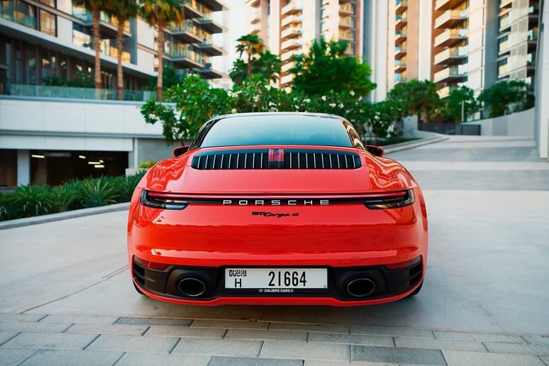 إيجار بورش 911 تارجا 4 (أحمر), 2022 في رأس الخيمة