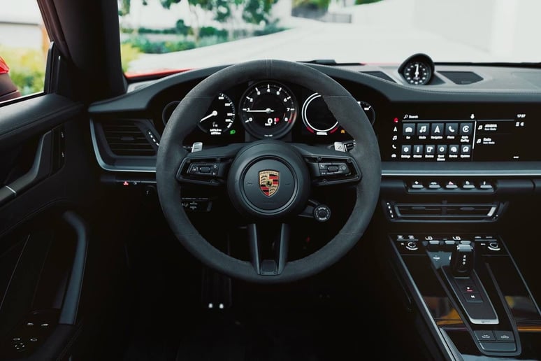 إيجار بورش 911 تارجا 4 (أحمر), 2022 في رأس الخيمة