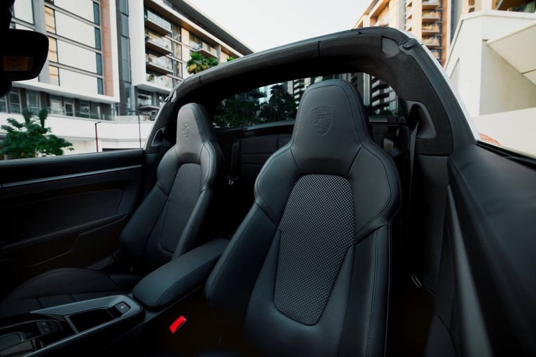 إيجار بورش 911 تارجا 4 (أحمر), 2022 في رأس الخيمة