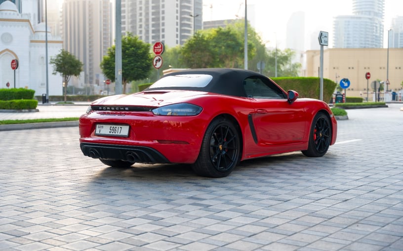 Porsche Boxster 718 Style Edition (Rouge), 2024 &agrave; louer &agrave; Sharjah