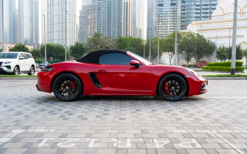 Porsche Boxster 718 Style Edition (Rouge), 2024 &agrave; louer &agrave; Sharjah