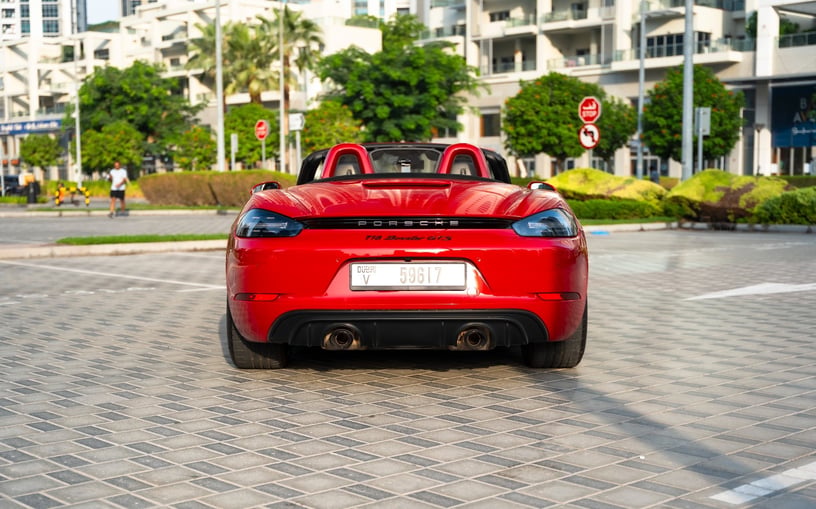 Porsche Boxster 718 Style Edition (Rouge), 2024 &agrave; louer &agrave; Sharjah