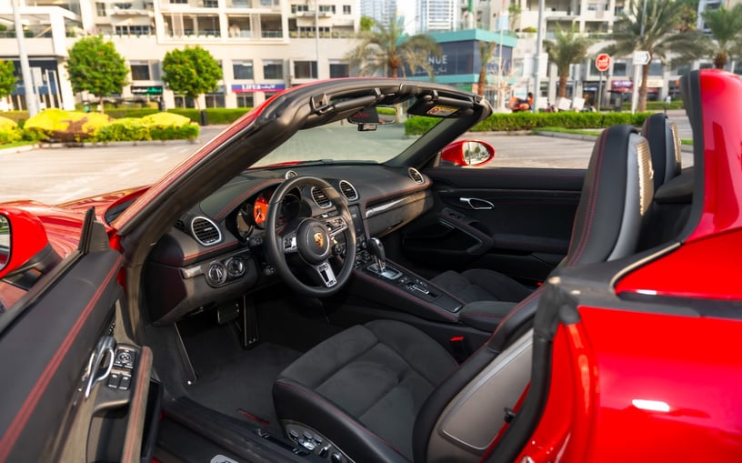 Porsche Boxster 718 Style Edition (Rouge), 2024 &agrave; louer &agrave; Sharjah