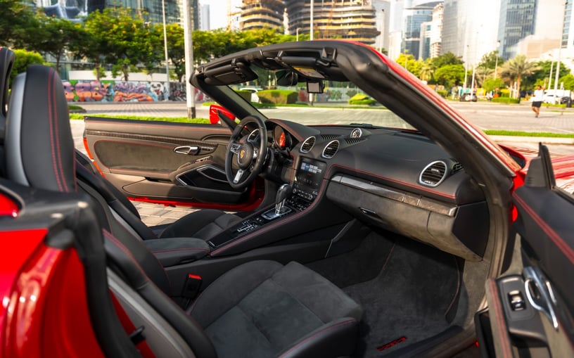 Porsche Boxster 718 Style Edition (Rouge), 2024 &agrave; louer &agrave; Sharjah