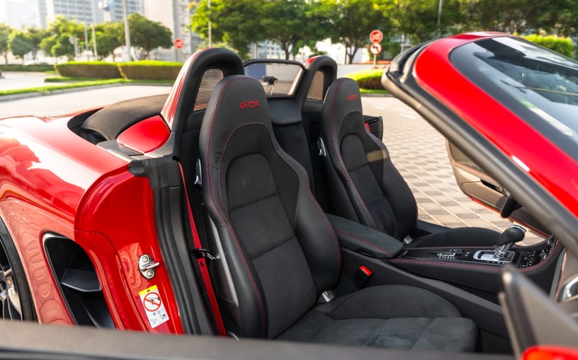 Porsche Boxster 718 Style Edition (Rouge), 2024 &agrave; louer &agrave; Sharjah