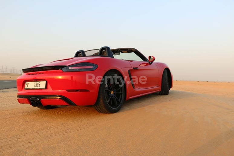Porsche Boxster (Rouge), 2018 &agrave; louer &agrave; Duba&iuml;