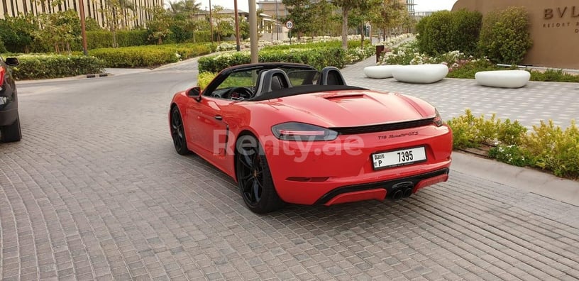 Porsche Boxster (Rouge), 2018 &agrave; louer &agrave; Duba&iuml;
