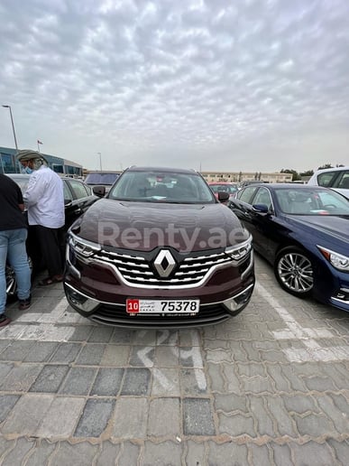 إيجار رينو كوليوس (أحمر), 2022 في دبي
