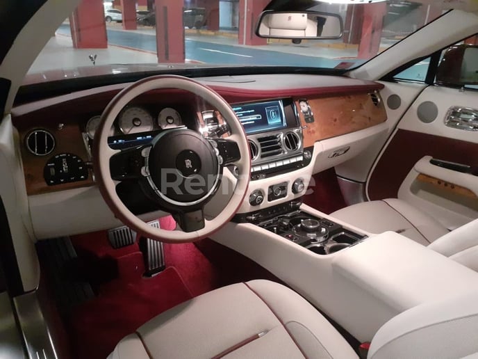 Rolls Royce Wraith (Rot), 2019  zur Miete in Abu Dhabi