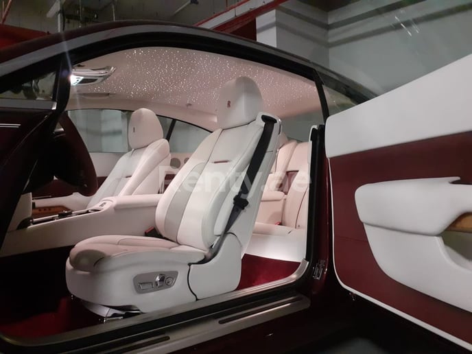 Rolls Royce Wraith (Rot), 2019  zur Miete in Abu Dhabi