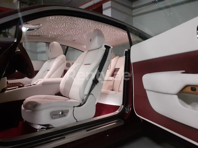 Rolls Royce Wraith (Rot), 2019  zur Miete in Abu Dhabi