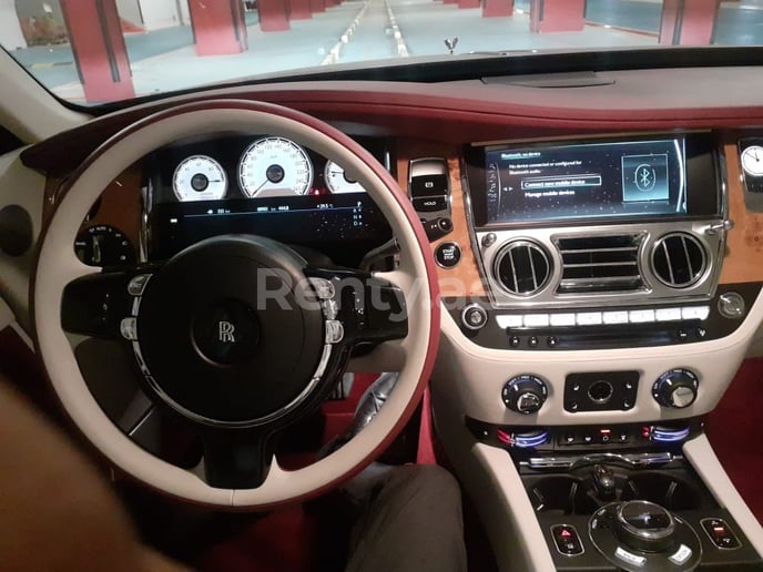 Rolls Royce Wraith (Rot), 2019  zur Miete in Abu Dhabi