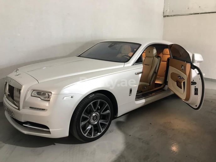 Rolls Royce Wraith (Blanco), 2018 para alquiler en Dub&aacute;i