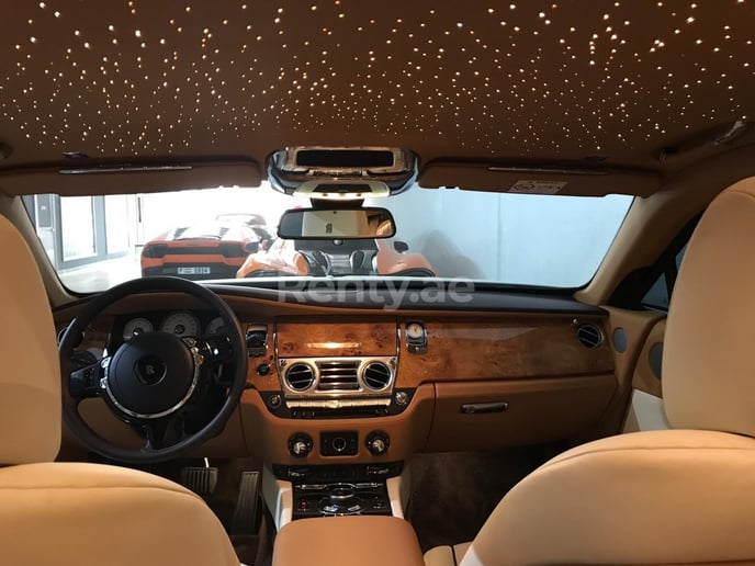 Rolls Royce Wraith (Blanco), 2018 para alquiler en Dub&aacute;i