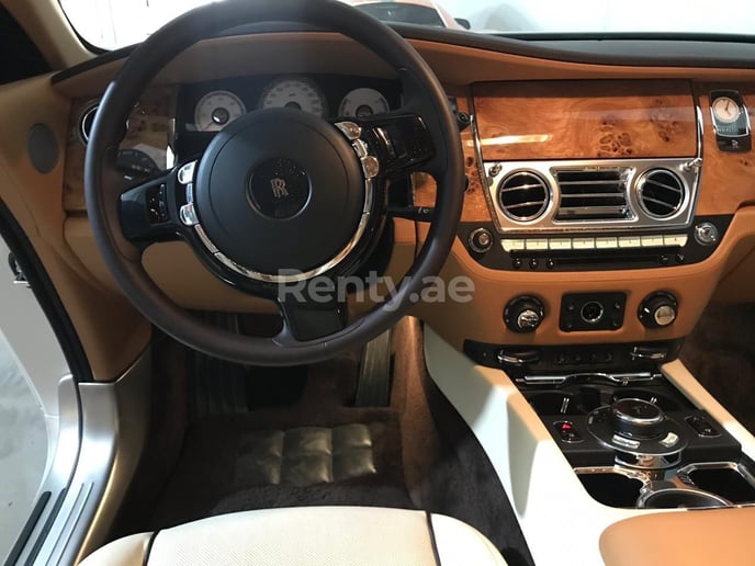 Rolls Royce Wraith (Blanco), 2018 para alquiler en Dub&aacute;i