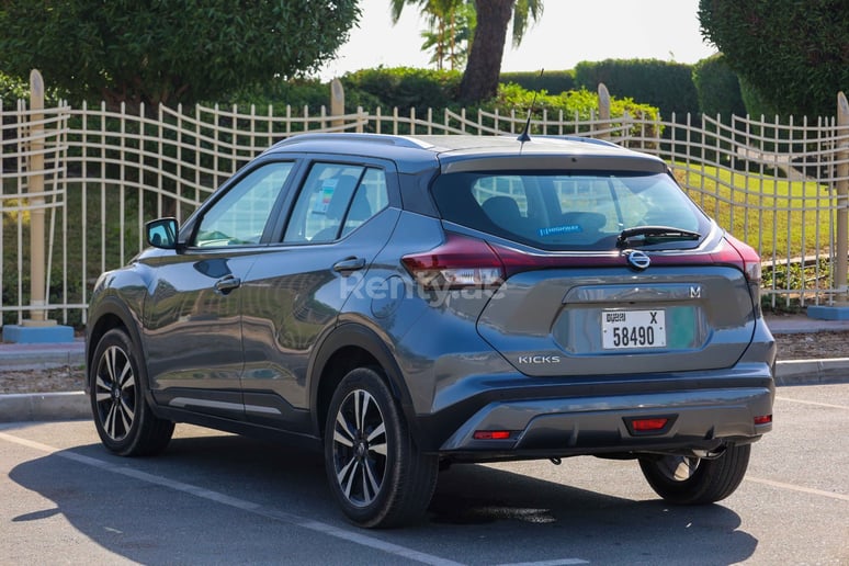 Nissan Kicks (Gris), 2022 para alquiler en Dub&aacute;i