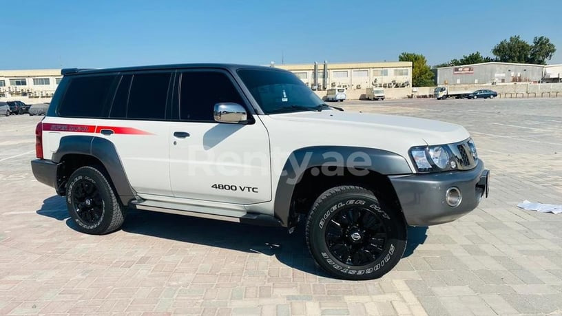 Nissan Patrol Super Safari (Blanco), 2020 para alquiler en Dub&aacute;i