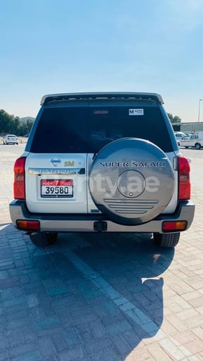 Nissan Patrol Super Safari (Blanco), 2020 para alquiler en Dub&aacute;i