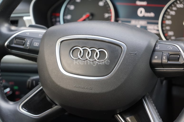 Dubai'de kiralık Audi A6 (G&uuml;m&uuml;ş), 2018
