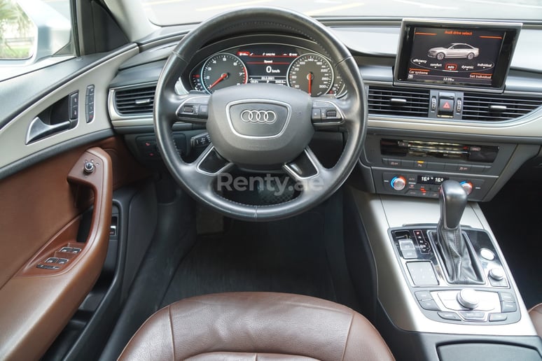 Dubai'de kiralık Audi A6 (G&uuml;m&uuml;ş), 2018