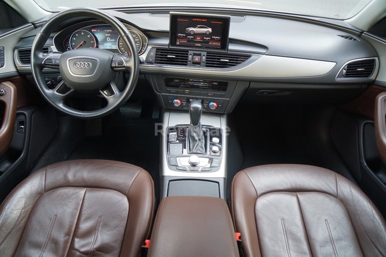 Dubai'de kiralık Audi A6 (G&uuml;m&uuml;ş), 2018