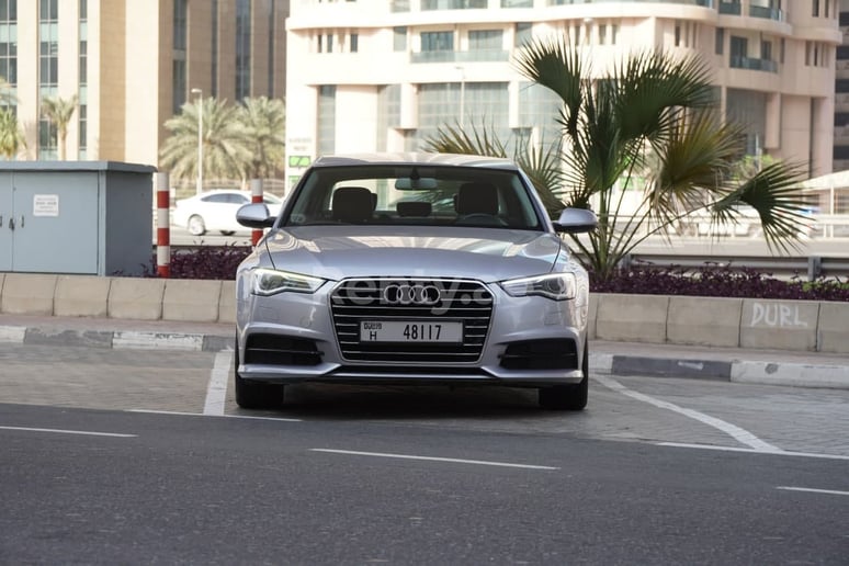 Audi A6 (Plata), 2018 para alquiler en Sharjah