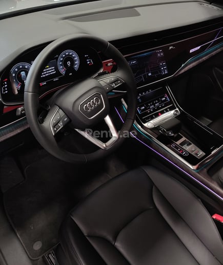 Audi Q8 (Zilver), 2019 te huur in Sharjah