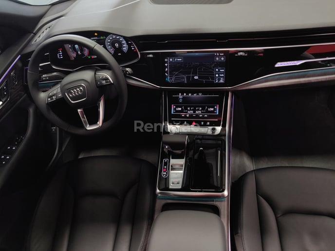 Audi Q8 (Zilver), 2019 te huur in Sharjah