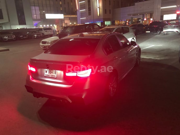 إيجار بي ام دبليو 320 (فضة), 2018 في دبي